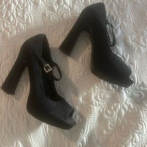 Forever 21 Classic Black Heels